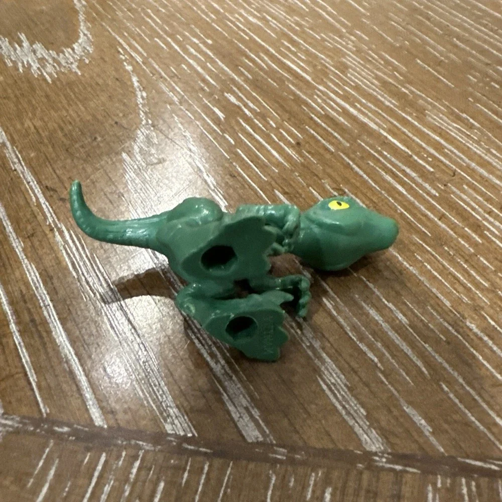 Jurassic World‎ Camp Cretaceous Blue Green Raptor Dinosaur Action Figure 2.5